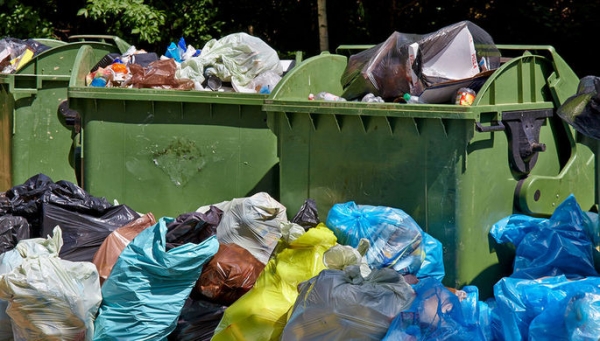 В Челябинске ввели режим ЧС из-за проблем с мусором