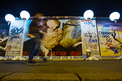<br />
Российскому режиссеру запретили возводить стену в центре Берлина&nbsp<br />
