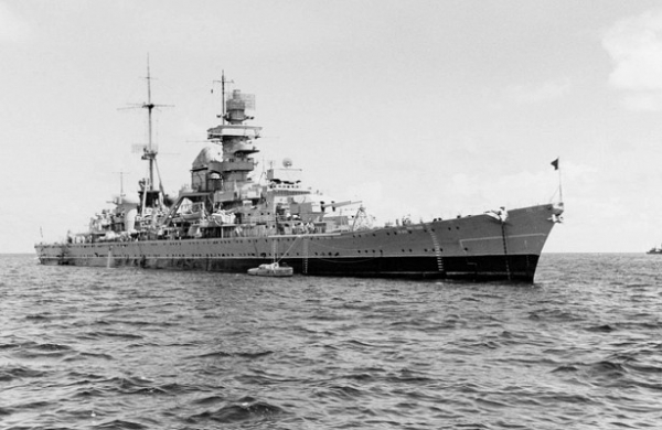 <br />
Уничтоженный тремя атомными взрывами нацистский крейсер перестанет угрожать Тихому океану&nbsp<br />
